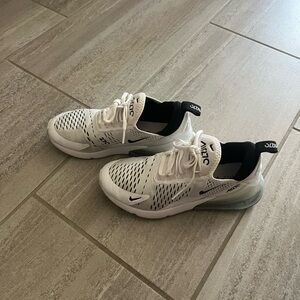 Nike Air Max 270 7.5 Womens